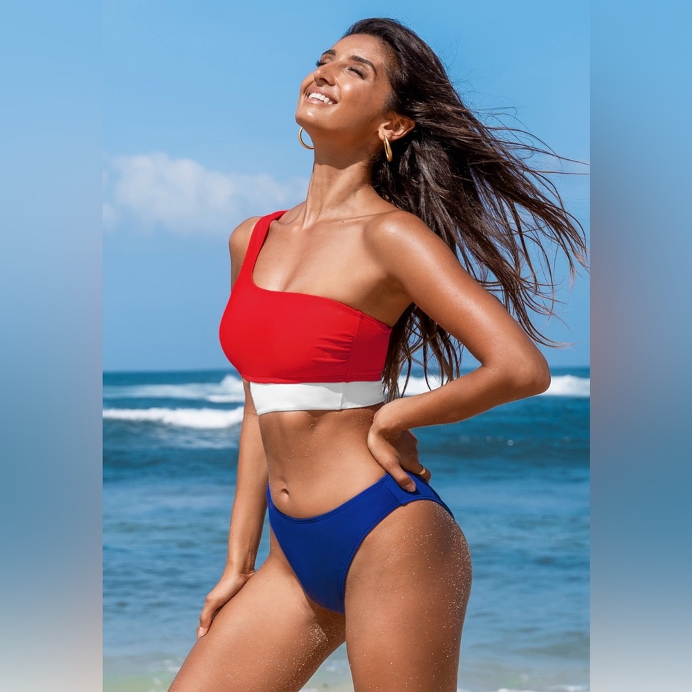 CUPSHE Chasing Sunshine Asymmetrical Bikini Top - Picture 3 of 8